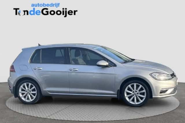Volkswagen Golf (2017) thumbnail 2