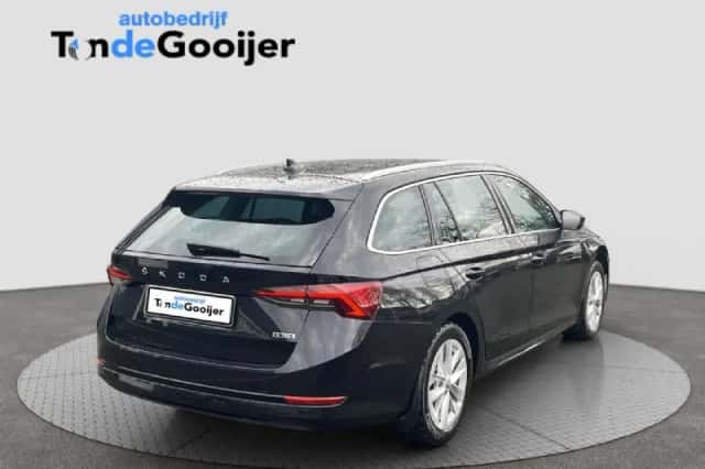 Škoda Octavia (2024) thumbnail 3