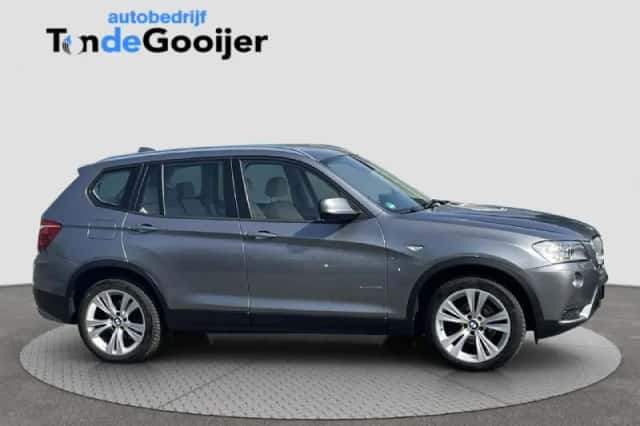 BMW X3 (2013) thumbnail 2