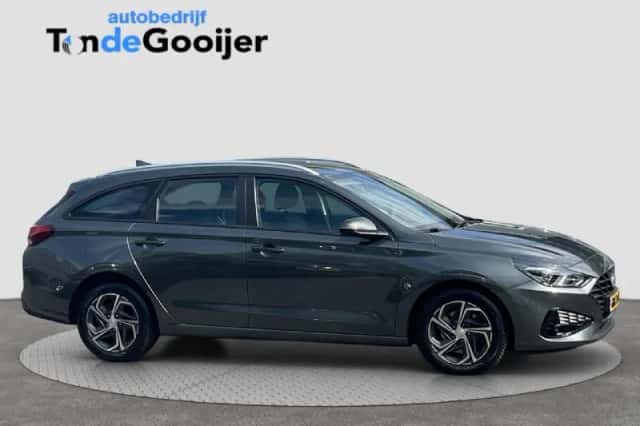 Hyundai i30 (2021) thumbnail 2