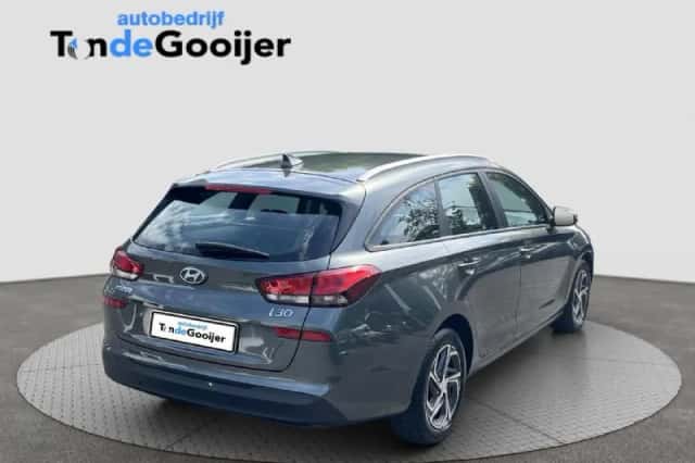 Hyundai i30 (2021) thumbnail 3