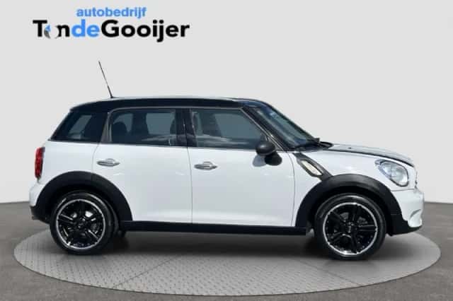 MINI Countryman (2011) thumbnail 2