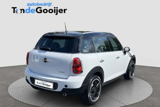 MINI Countryman (2011) thumbnail 3