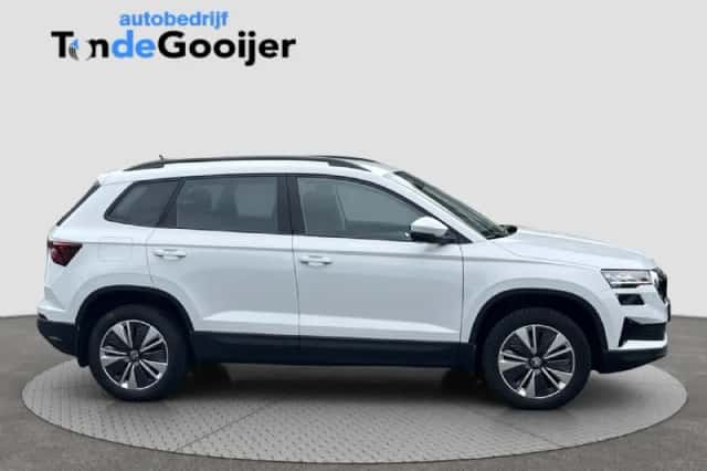 Škoda Karoq (2023) thumbnail 2