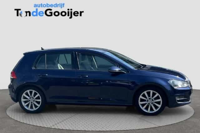 Volkswagen Golf (2013) thumbnail 2