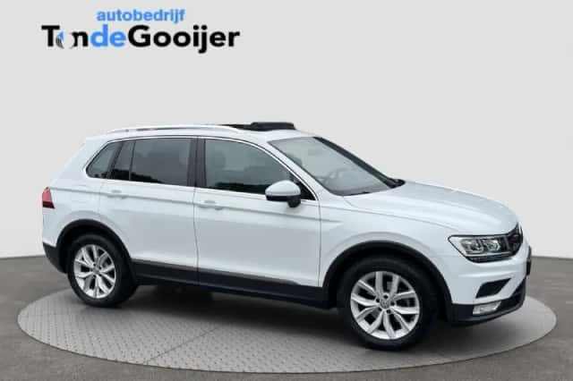 Volkswagen Tiguan (2017) thumbnail 1