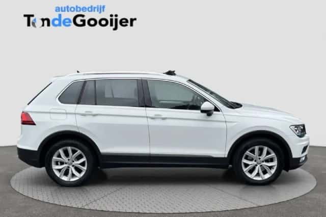 Volkswagen Tiguan (2017) thumbnail 2