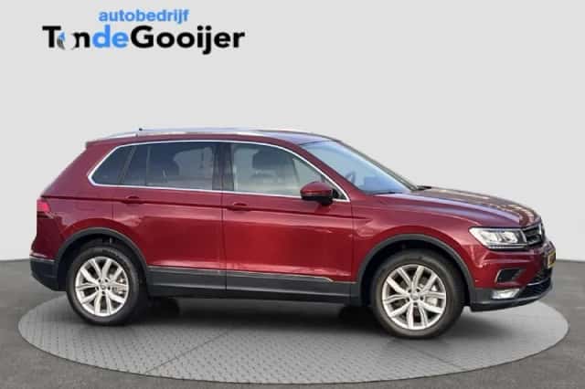 Volkswagen Tiguan (2017) thumbnail 2