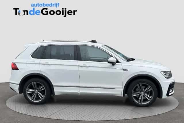 Volkswagen Tiguan (2017) thumbnail 2
