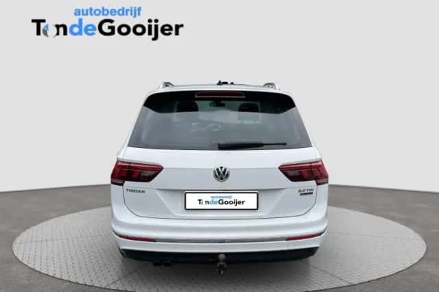 Volkswagen Tiguan (2017) thumbnail 4