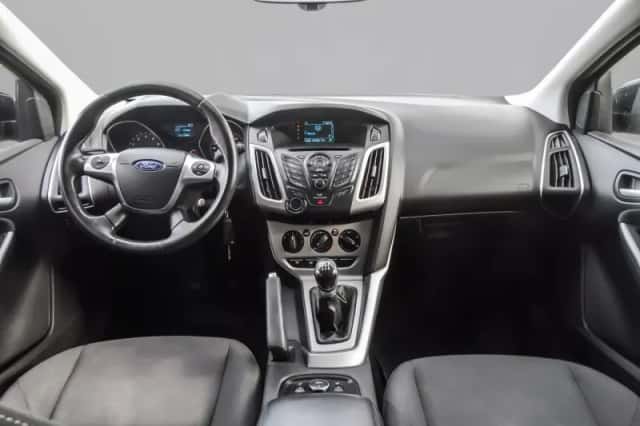 Ford Focus (2014) thumbnail 3
