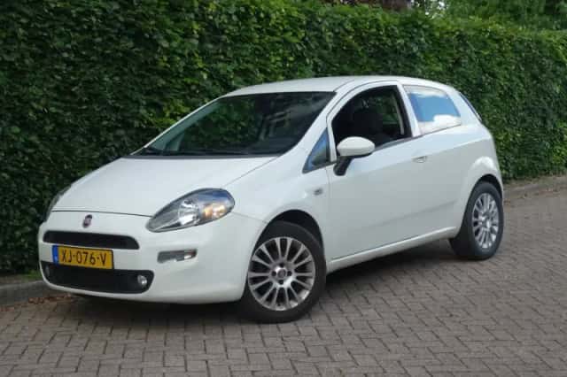 Fiat Punto (2015) thumbnail 1