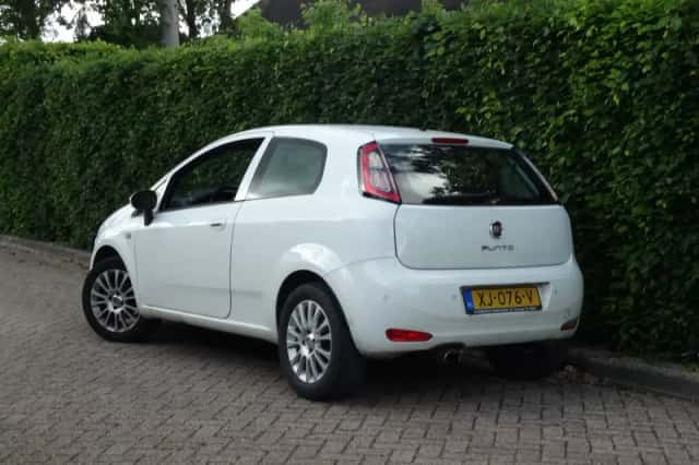 Fiat Punto (2015) thumbnail 3