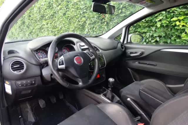 Fiat Punto (2015) thumbnail 4