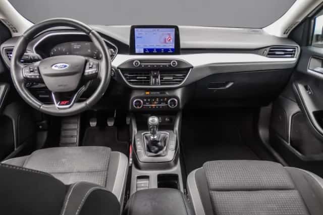 Ford Focus (2019) thumbnail 3