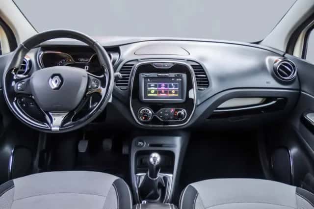Renault Captur (2016) thumbnail 3