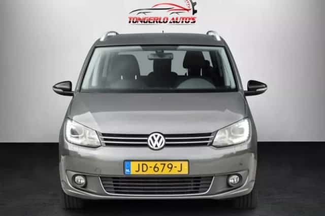 Volkswagen Touran (2012) thumbnail 2