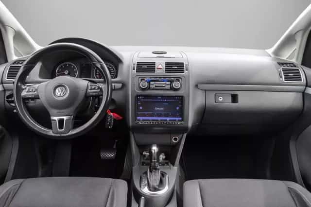 Volkswagen Touran (2012) thumbnail 3