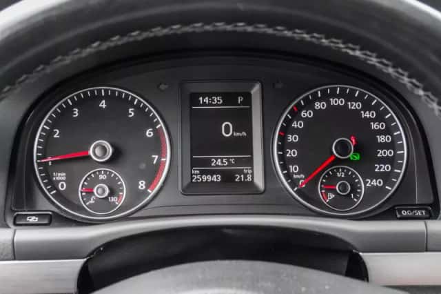 Volkswagen Touran (2012) thumbnail 5