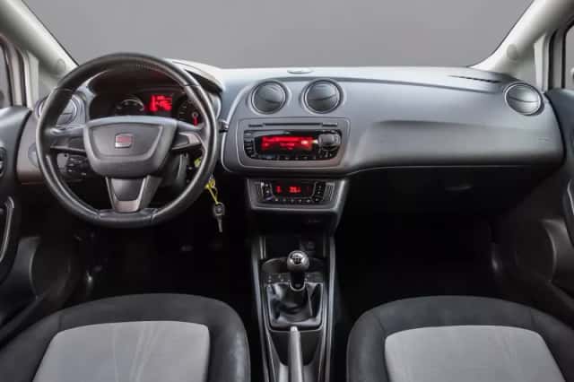 SEAT Ibiza (2012) thumbnail 3