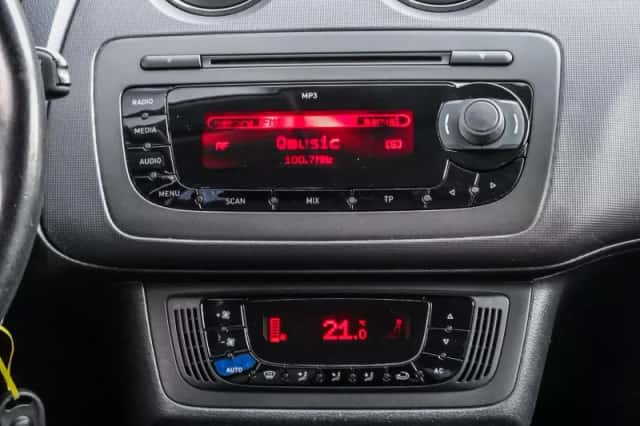 SEAT Ibiza (2012) thumbnail 5