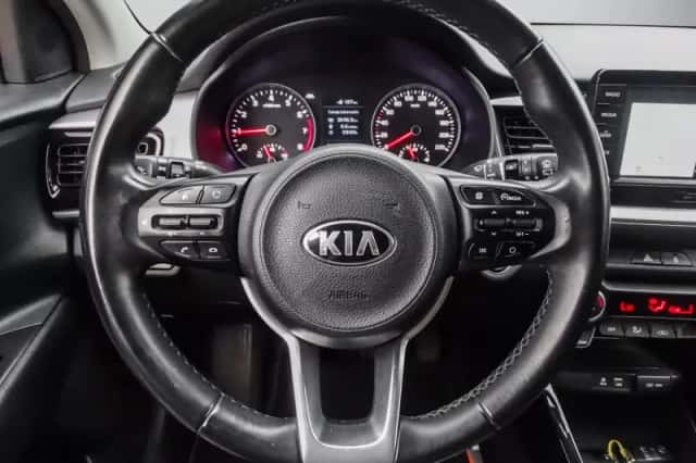 Kia Stonic (2018) thumbnail 4