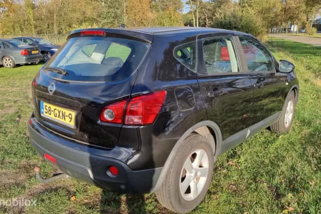 Nissan Qashqai (2008) thumbnail 3