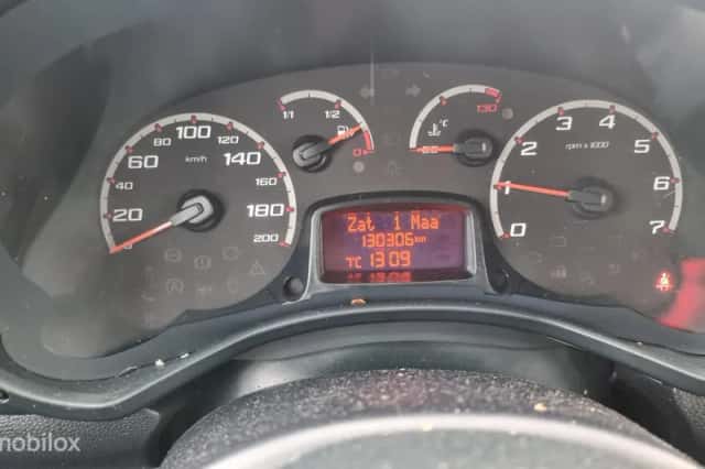 Ford Ka (2012) thumbnail 5