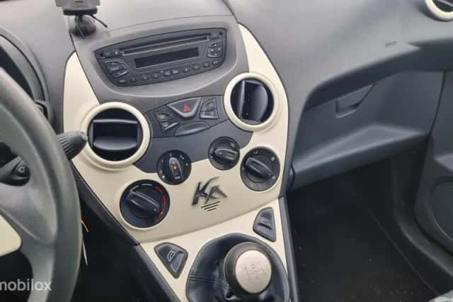 Ford Ka (2012) thumbnail 6