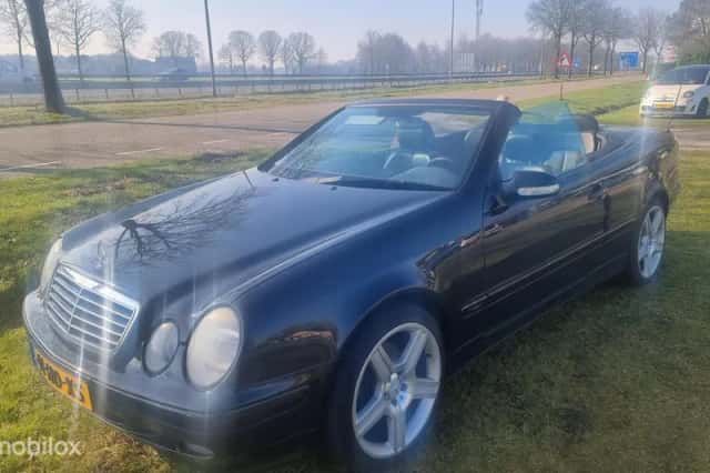 Mercedes-Benz CLK-Klasse (2001) thumbnail 1