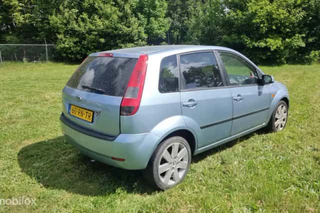 Ford Fiesta (2005) thumbnail 3