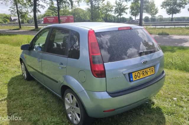 Ford Fiesta (2005) thumbnail 4