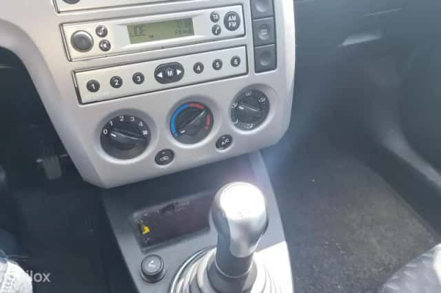 Ford Fiesta (2005) thumbnail 6