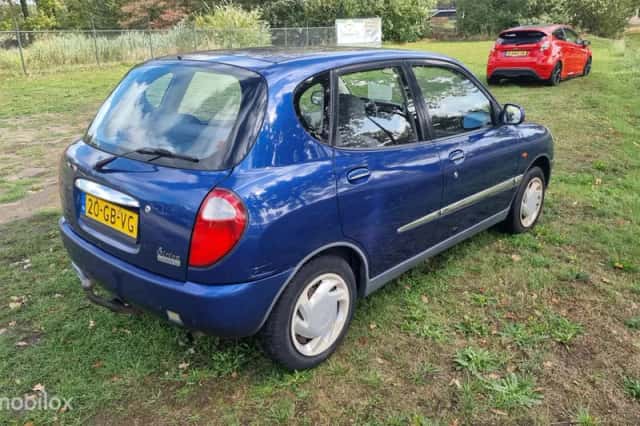 Daihatsu Sirion (2000) thumbnail 3