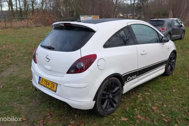 Opel Corsa (2009) thumbnail 4