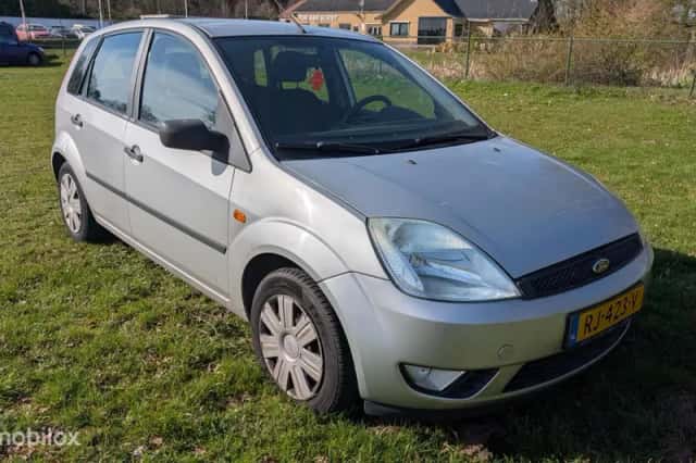 Ford Fiesta (2005) thumbnail 2