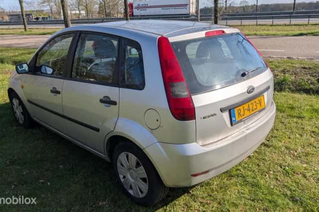 Ford Fiesta (2005) thumbnail 3