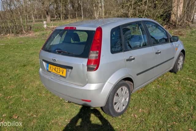 Ford Fiesta (2005) thumbnail 4