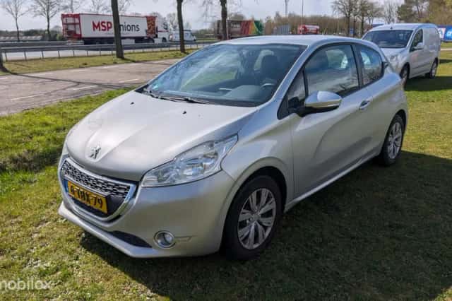 Peugeot 208 (2014) thumbnail 2
