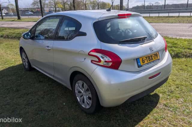 Peugeot 208 (2014) thumbnail 3