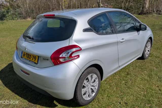 Peugeot 208 (2014) thumbnail 4