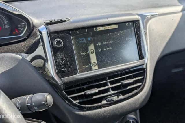Peugeot 208 (2014) thumbnail 5