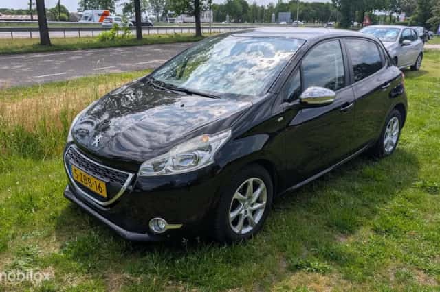 Peugeot 208 (2014) thumbnail 2
