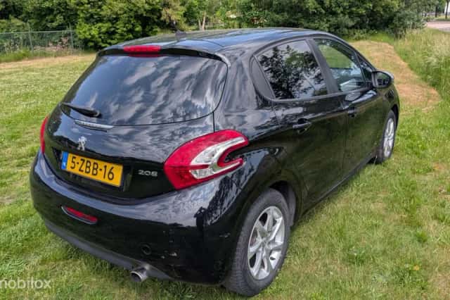 Peugeot 208 (2014) thumbnail 4