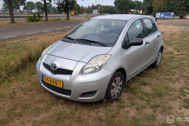 Toyota Yaris (2010) thumbnail 1