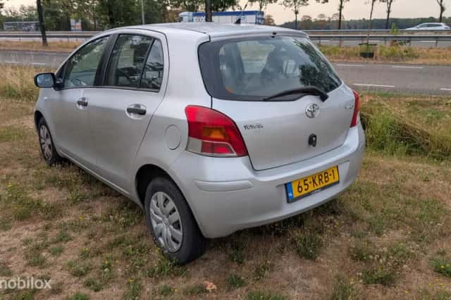 Toyota Yaris (2010) thumbnail 4