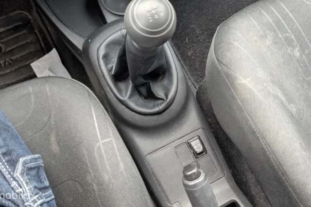 Toyota Yaris (2010) thumbnail 6