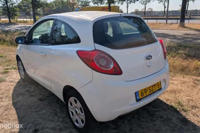 Ford Ka (2012) thumbnail 3