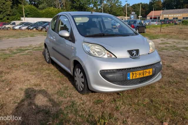 Peugeot 107 (2009) thumbnail 2