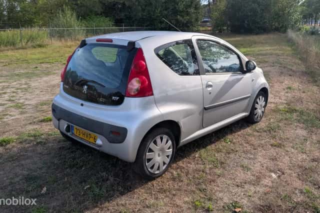 Peugeot 107 (2009) thumbnail 3